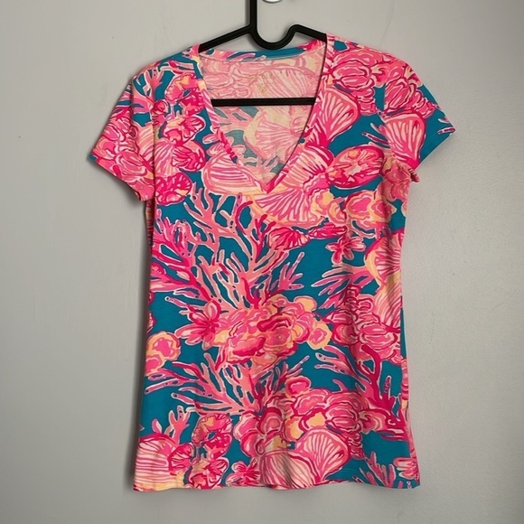 Lilly Pulitzer Michele V-Neck Tee Shirt Sparkling Blue Fan-tastic size XS - Picture 1 of 16